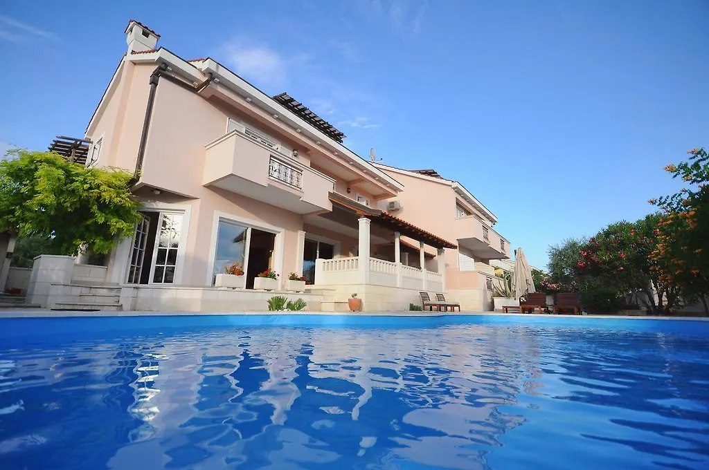 Apartments Villa Marnii Kožino