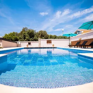 Apartment Hacienda, Kožino
